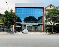 Tòa nhà 3 tầng mới xây theo kiến trúc hiện đại trên vị trí đắc địa tại tuyến đường huyết mạch thuộc phường Phan Đình Phùng TP Thái Nguyên.