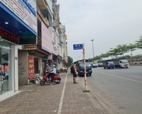 Hiếm, Mặt phố Nguyễn Văn Linh, Long Biên, đường đôi, Kinh doanh sầm uất, 30m2x4T, 3.2 tỷ.