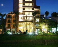 Bán tòa khách sạn 4 sao 13 tầng đẹp nhất phố Nguyễn Đình Hoàn quận Cầu Giấy.