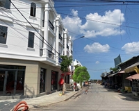 Cho thuê nhà 3 tầng đối diện chợ Bình Phước, miễn phí 12 tháng đầu tiên