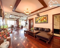 Cho thuê, căn Penhouse duplex 4PN 300m2 thông 3 tầng mặt phố Trúc Bạch, Ba Đình. View hồ