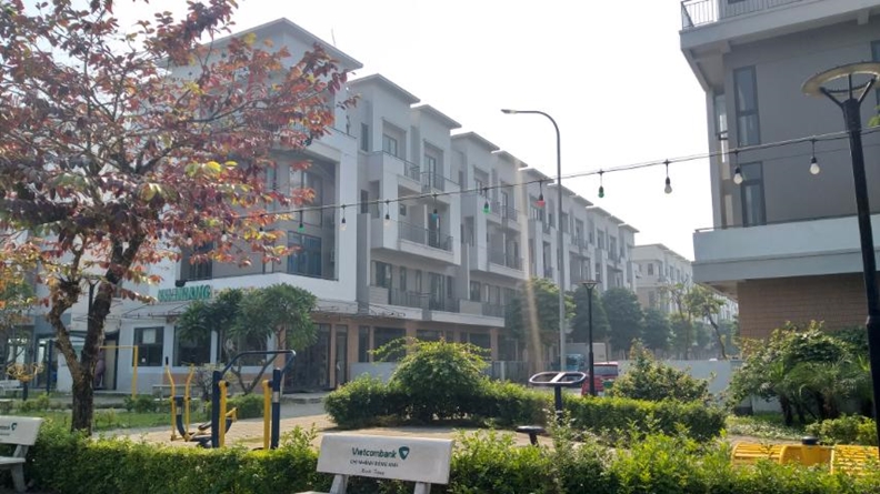 Nhà 75m2 chân đế 7 tòa chung cư trung tâm KCN VSIP Bắc Ninh. Chỉ 1,8 tỷ sở hữu ngay. LH 0865706187