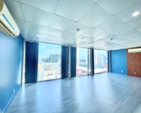 Cho thuê văn phòng sàn 40m2 nhỏ xinh view kính sáng trung tâm Phú Nhuận