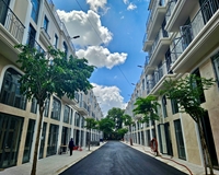 Bán nhà phố Sen Vàng, 1 trệt 1 lửng 2 lầu 1 áp mái giá rẻ nhất khu vực Bình Chánh.