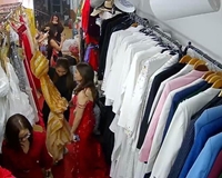 SANG NHƯỢNG MẶT BẰNG KINH DOANH  Cho thuê tầng 2 trong nhà 7 tầng , hiện tại đang kinh doanh quần áo nữ
