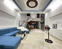Cho thuê nhà gồm 3 tầng 5 phòng ngủ 5 wc khép kín mặt tiền Trịnh Lỗi khu nam việt á