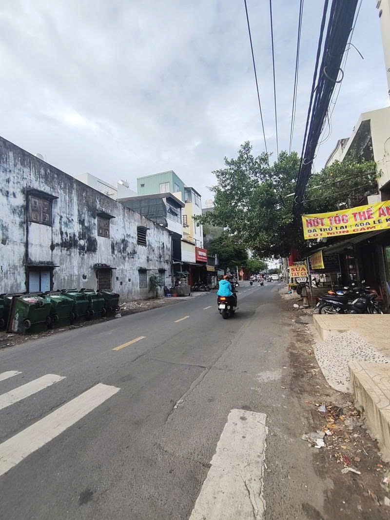 Bán nhà Mặt tiền Cao Văn Ngọc - gần Âu Cơ, Khuông Việt, 8,1x19m, 2 tầng cũ,  Sổ A4, 17,8 Tỷ.