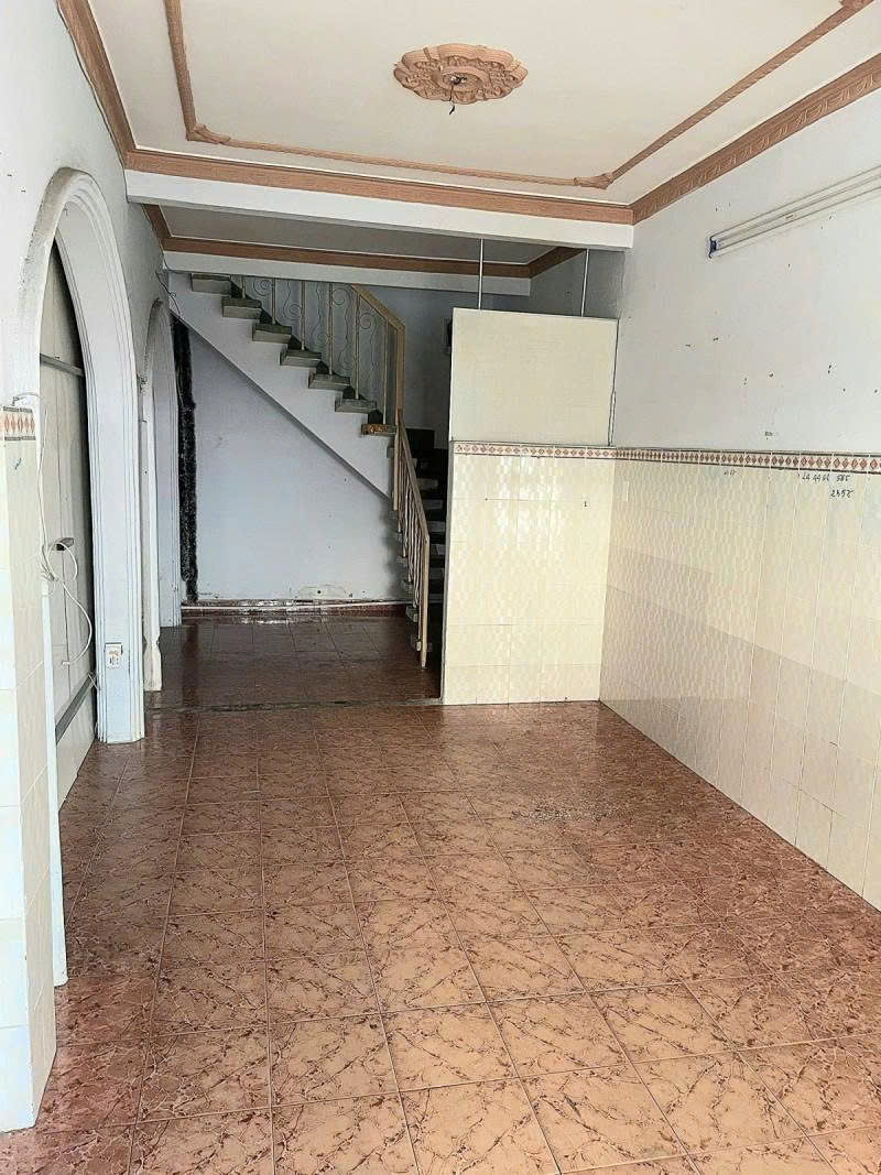 Bán nhà Mặt tiền Cao Văn Ngọc - gần Âu Cơ, Khuông Việt, 8,1x19m, 2 tầng cũ,  Sổ A4, 17,8 Tỷ.