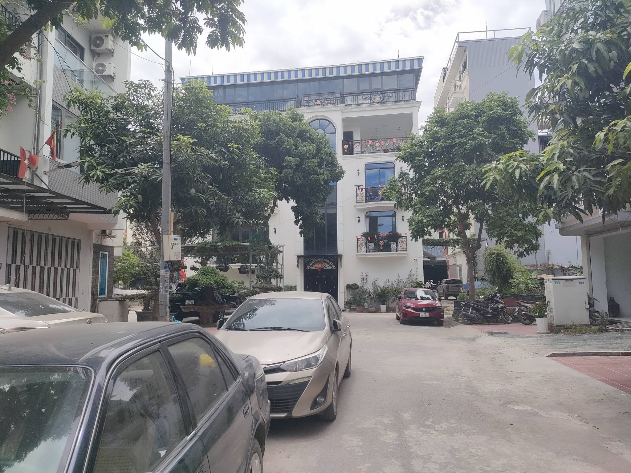 Khu vực Nguyễn Sơn 11 tỷ 60m phân lô ô tô kinh doanh nhỏ,Long Biên