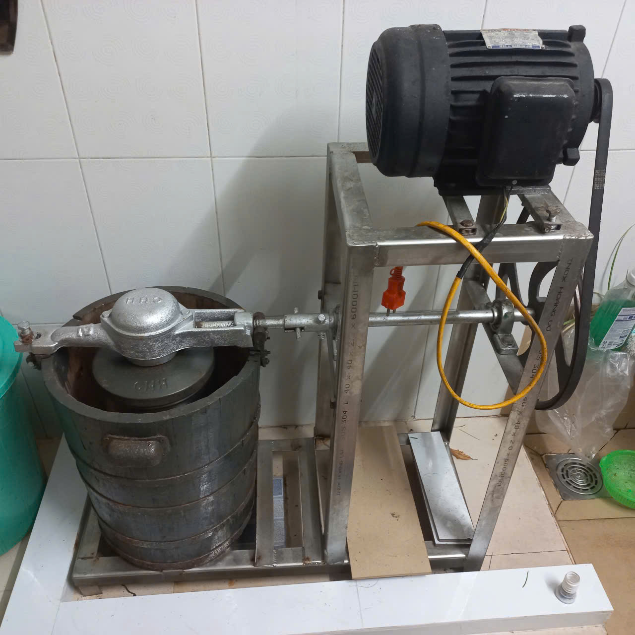 Bình Tân ! Sang Kiot Bán Kem Đẹp lắm , Vỉa Hè Rộng Sang Giá Rẻ : 9 tr, Khu Tên Lửa, Tel : 0935891072 ( chính chủ )