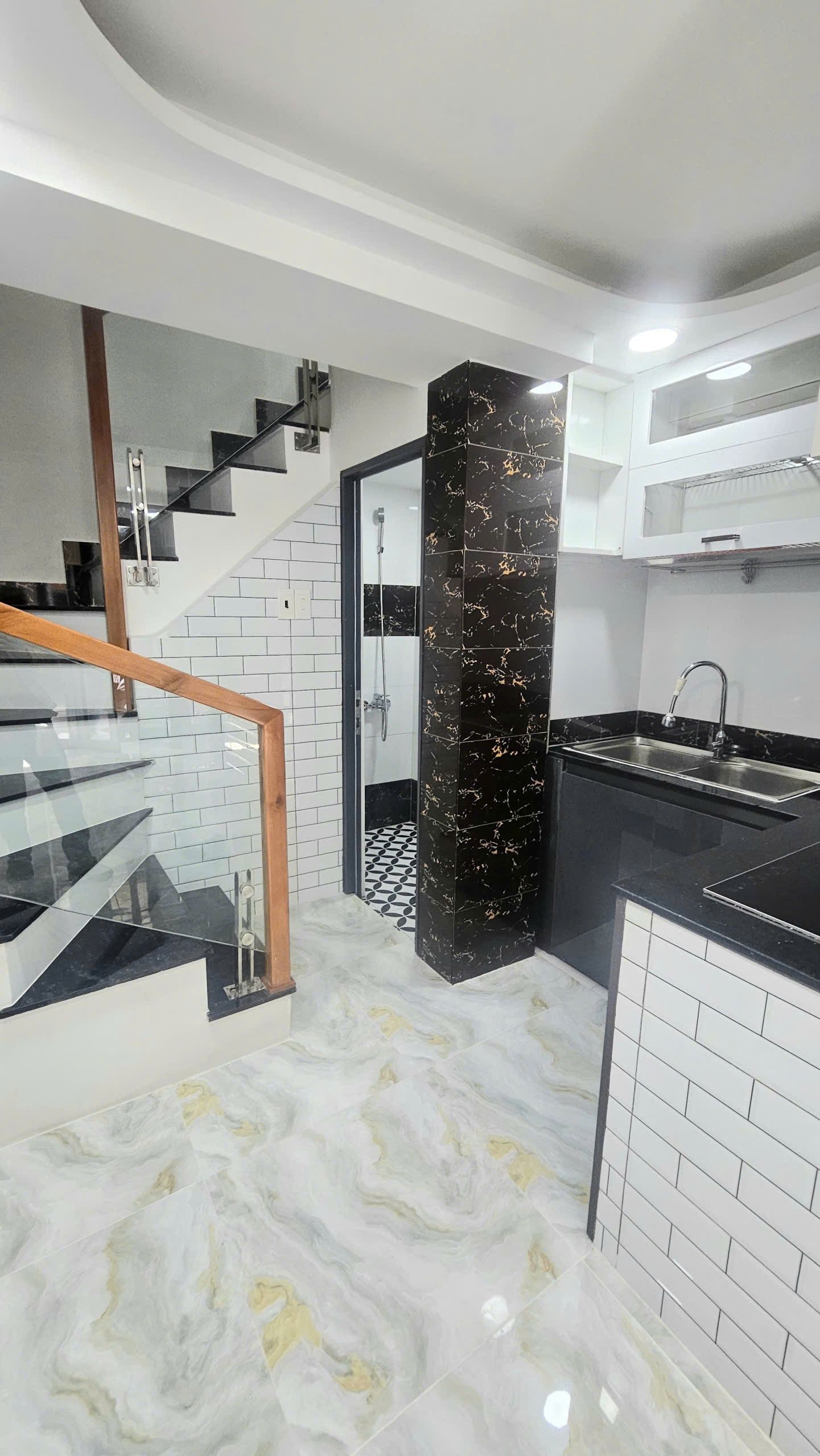 Bán nhà sát mặt tiền Q4 cạnh Q1

Hoàng diệu vĩnh khánh 

Nhà mới xây dựng đúc 5 tấm
