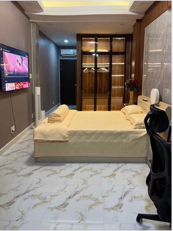 bán nhà mặt tiền kinh doanh 
Ngang 3.3 dài 16m đúc xây dựng mới Q4 cạnh Q1