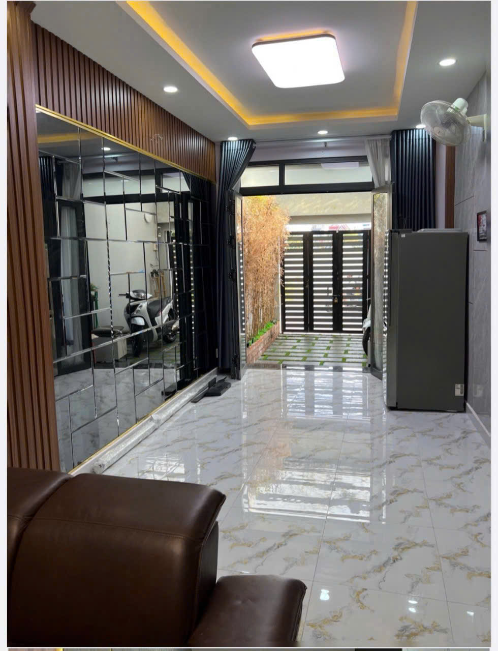bán nhà mặt tiền kinh doanh 
Ngang 3.3 dài 16m đúc xây dựng mới Q4 cạnh Q1
