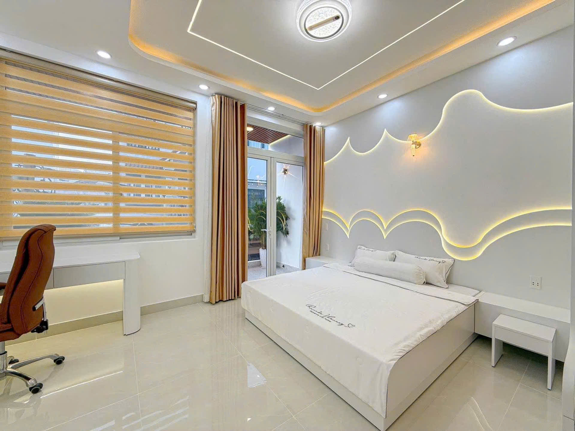 Bán nhà biệt thự MỚI trung tâm q7 

Ngang 5 dài 12 - 3T CÓ 9 Đ