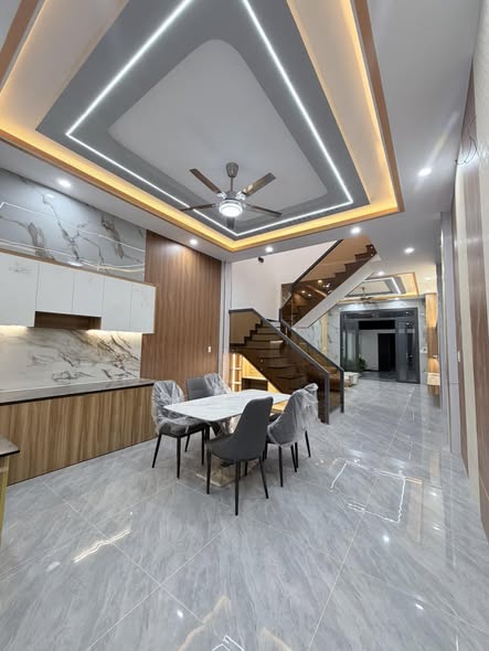 Nhà hướng Nam view hồ – kinh doanh tốt – giá 3 tỷ 150