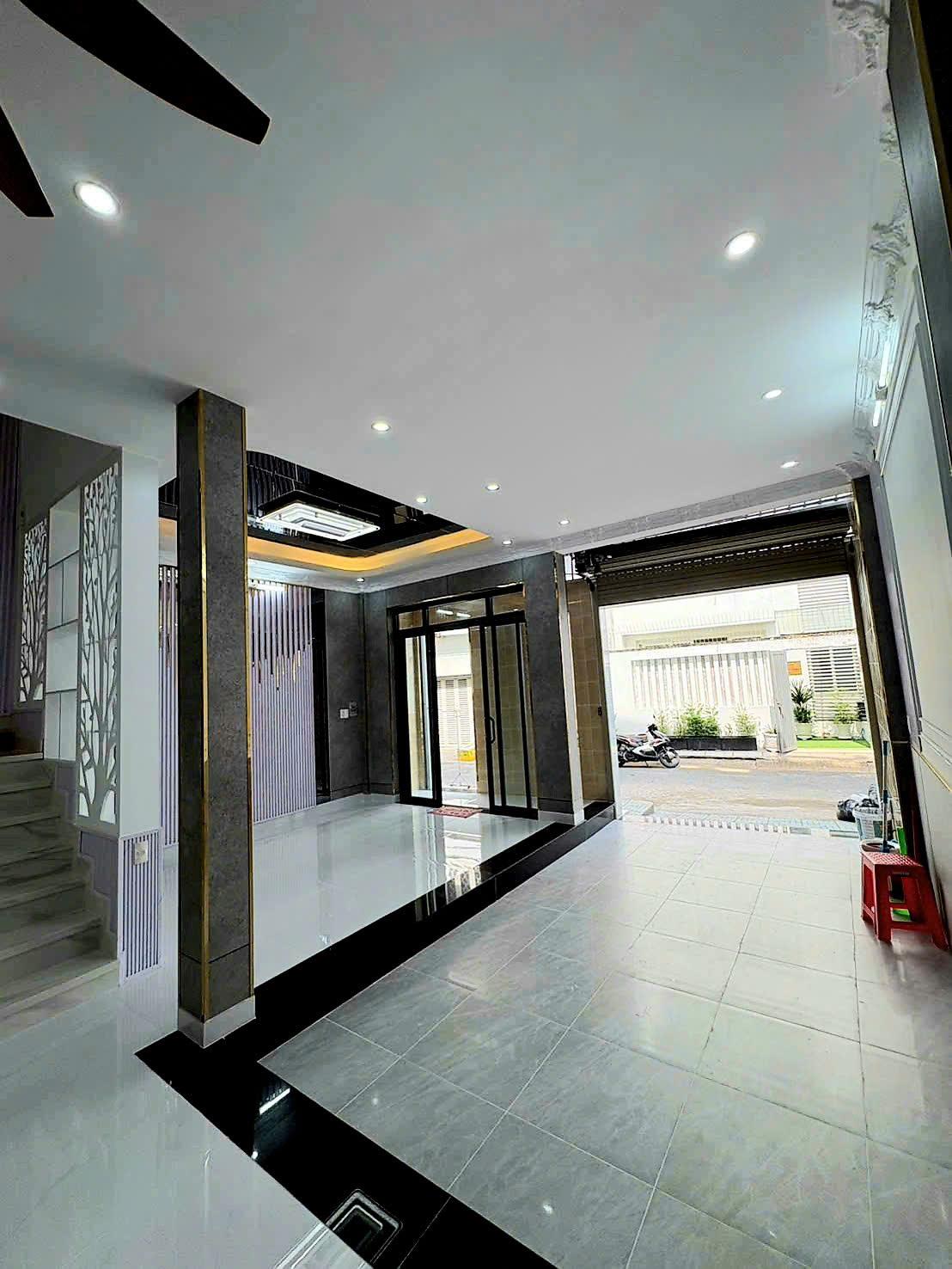 NHÀ HẺM XE HƠI CẠNH BỆNH VIỆN NHÀ BÈ, NGANG 6.4M, 4 TẦNG, HƠN 11 TỶ