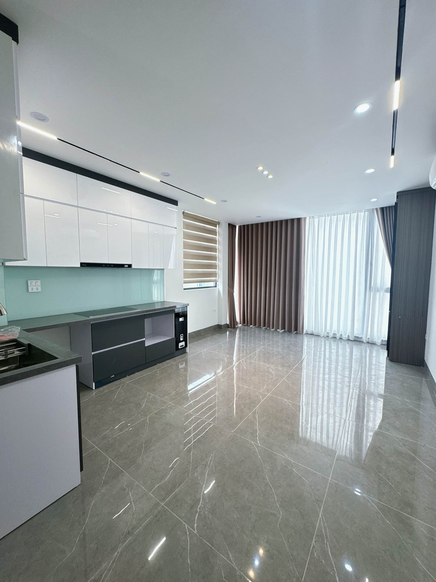 BÁN NHÀ VIỆT HƯNG 35M2- 7 TẦNG THANG MÁY- Ô TÔ TRÁNH ĐỖ- 13.x Tỷ