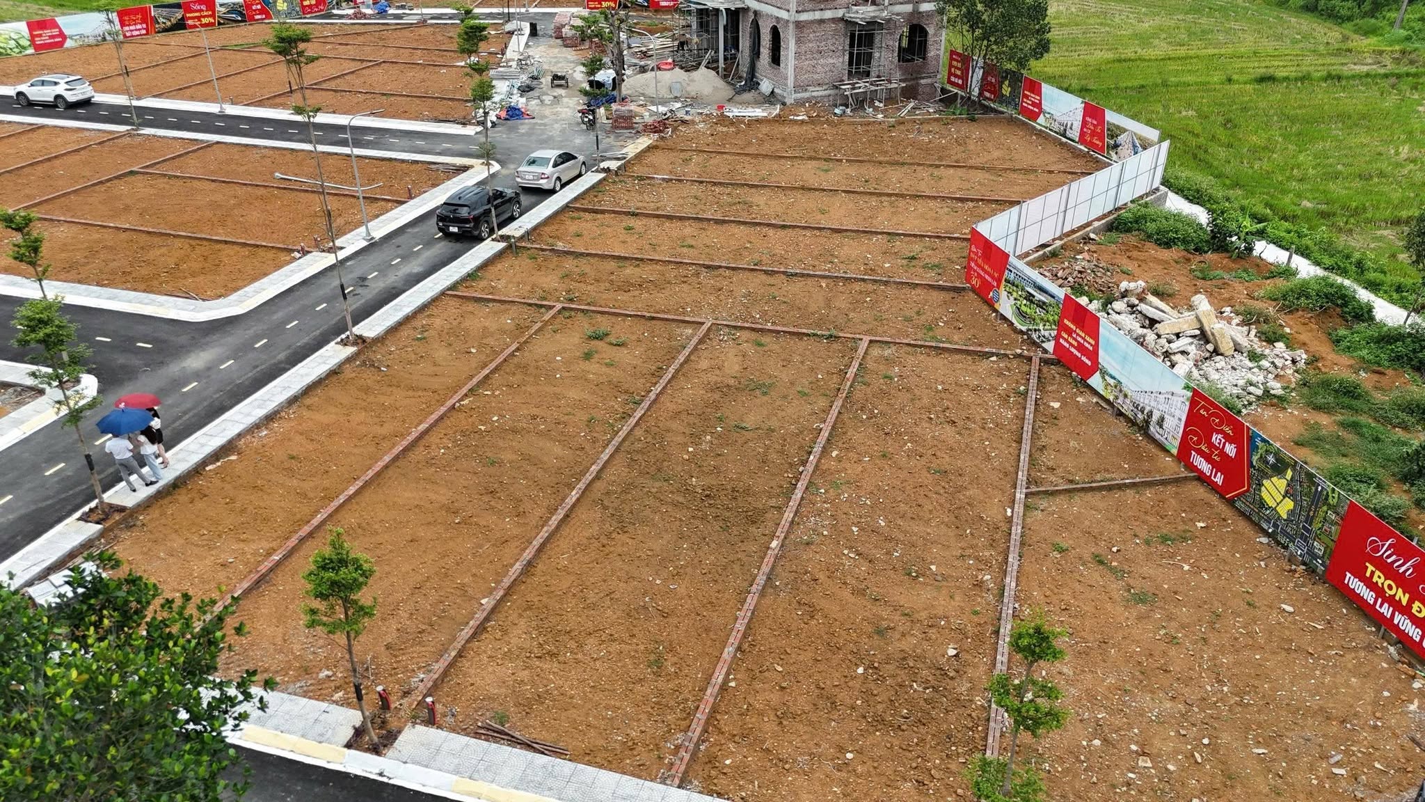 Vị trí vàng, lô góc 2 mặt tiền 102m hot nhất Hòa Lạc, có việc nên cần bán lại.- Diện tích: 100m²full thổ cư- Lô góc 2 mặt tiền, ái- Sổ đỏ riêng, pháp lý rõ ràng