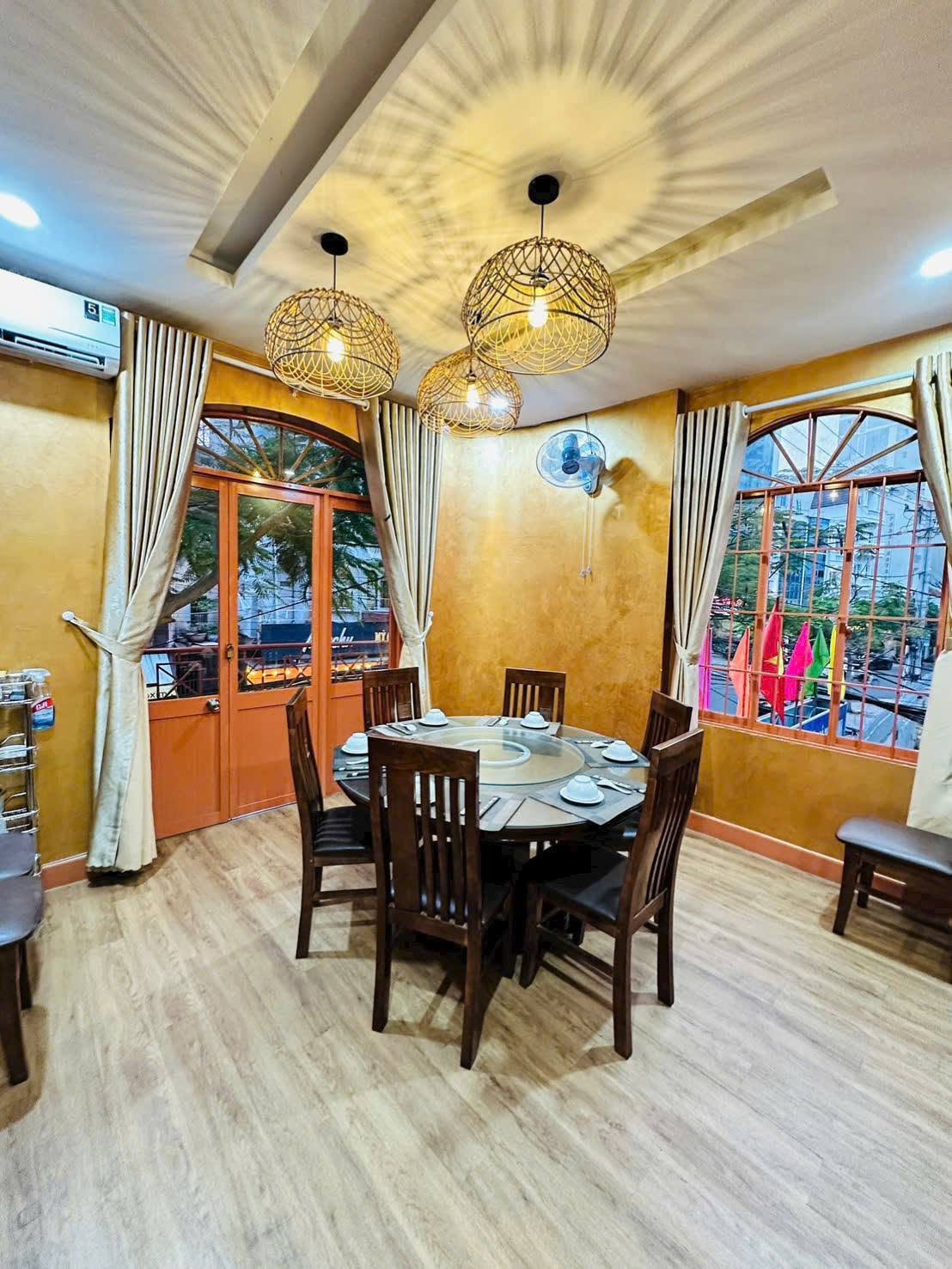 Sang Lại nhà hàng, quán nhậu tại 1a Hàn Thuyên, Xuân Hương, Nha Trang.