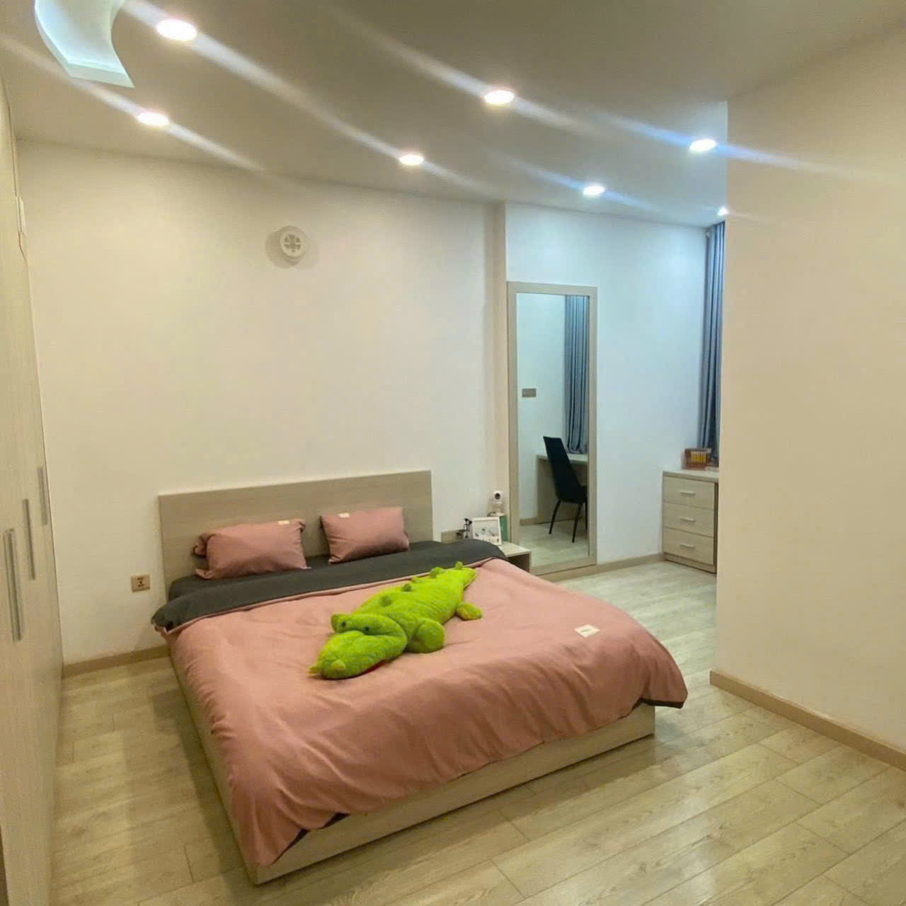 Bán Nhà Hẻm Xe Hơi Thông Gần Hòa Bình Tân Phú  4 Tầng Full Nội Thất 55m2  Chỉ 8 Tỷ 599 Thương lượng