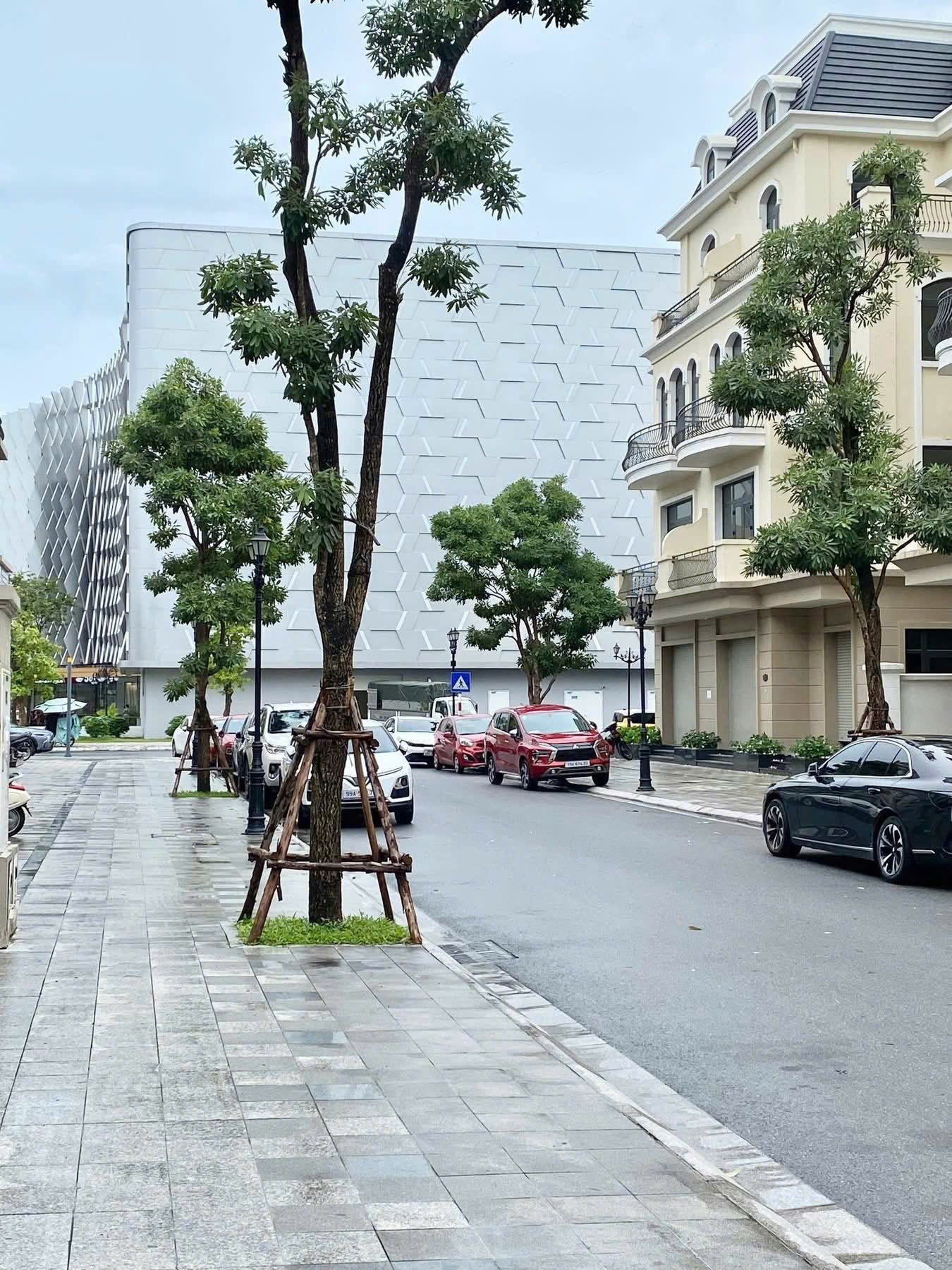 NHỈNH 20.x TỶ HÀNG GỐC CHỦ ĐẦU TƯ - BIỆT THỰ SONG LẬP KINH ĐÔ 150m² – Giá SIÊU RẺ - SỔ ĐỎ VĨNH VIỄN - GẦN VINCOM - GẦN QUẢNG TRƯỜNG KINH ĐÔ ÁNH SÁNG
