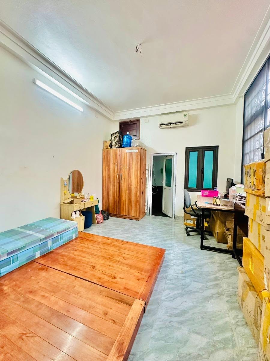 Bán nhà Chân Cầm, 45m2, 6 tầng, mặt tiền 8.5m, giá 34.5 tỉ, phù hợp làm homestay