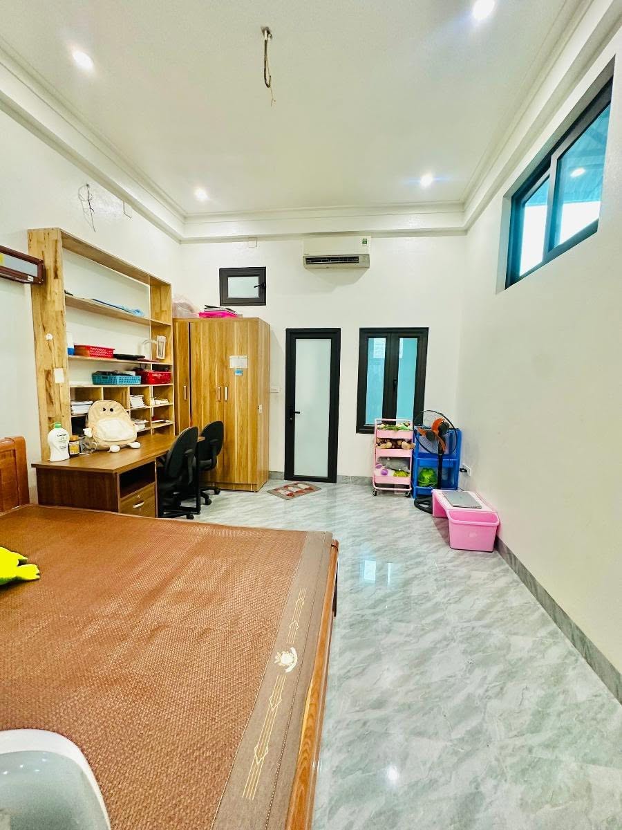 Bán nhà Chân Cầm, 45m2, 6 tầng, mặt tiền 8.5m, giá 34.5 tỉ, phù hợp làm homestay