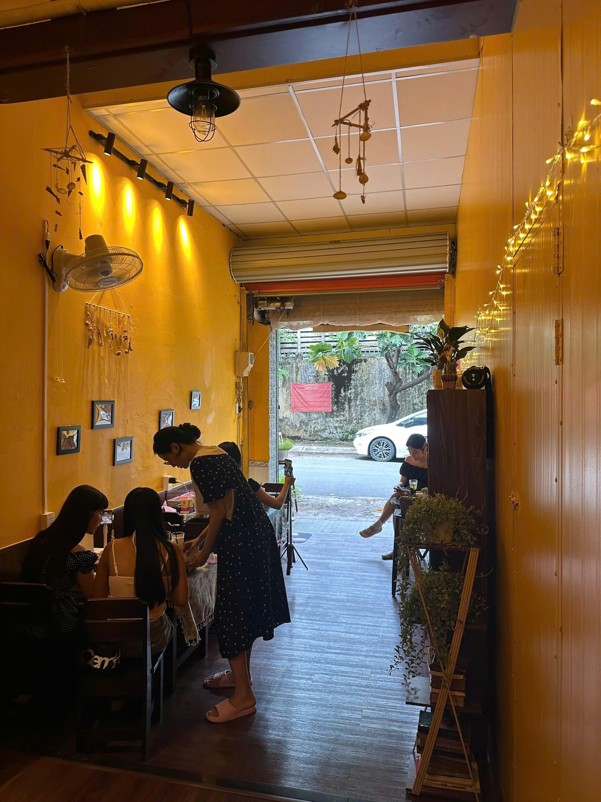 SANG NHƯỢNG QUÁN CÀ PHÊ CHILL – FULL NỘI THẤT, VÀO LÀ KINH DOANH NGAY - QUẬN GÒ VẤP