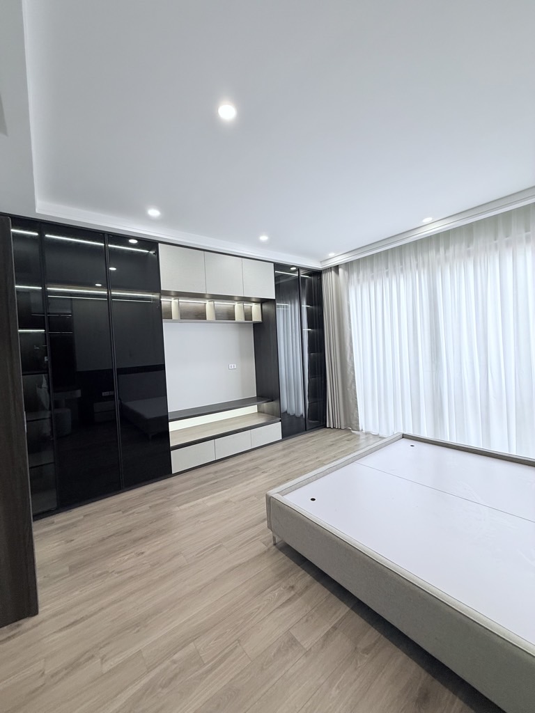 BÁN NHÀ PHÚC ĐỒNG 35M2- 6 TẦNG THANG MÁY- Ô TÔ TRÁNH- HƠN 10 TỶ