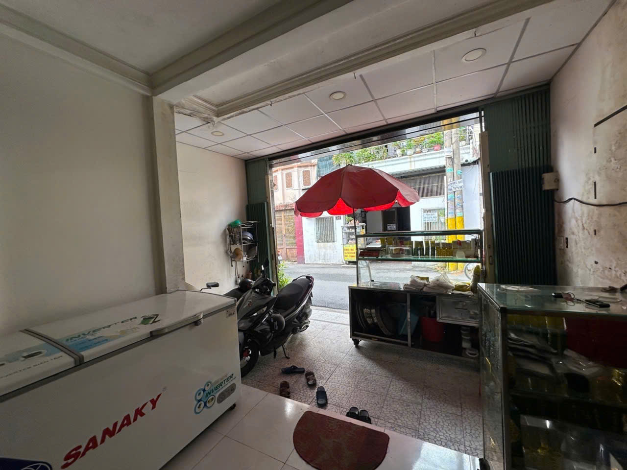 Nhà mặt tiền kinh doanh ngay chợ nhỏ Hiệp Phú, oto tránh, 90m2 chỉ 9đ. LH Hân 0347167886