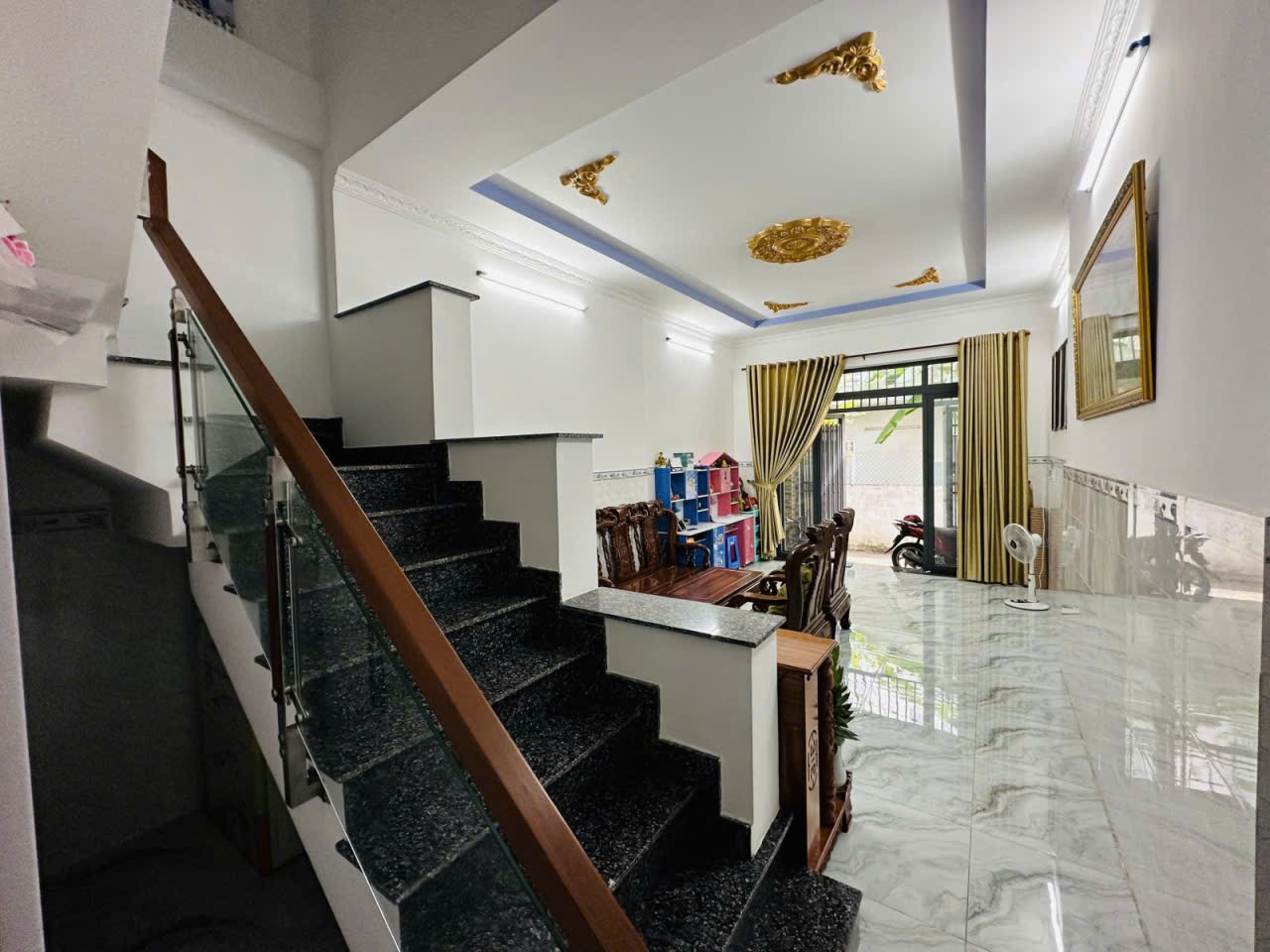 Nhà đẹp 2 tầng Hoàng Hữu Nam. 65m2 chỉ 4.6đ. LH Hân 0347167886