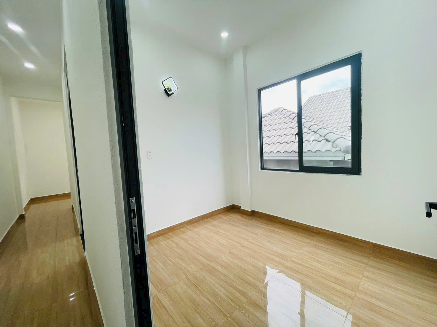 CHỦ NGỘP SẬP GIÁ – BÁN NHÀ MỚI ĐẸP ĐƯỜNG Ô TÔ 5M NGÔ THÌ SỸ, P.4 CŨ (P. XUÂN HƯƠNG)