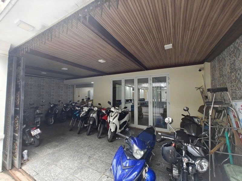 Bán Nhà HXH 10m đường C18 -  ngay Khu K300 - DT:  8,6x16m, 3 Tầng - 6PN, 23,5 Tỷ.