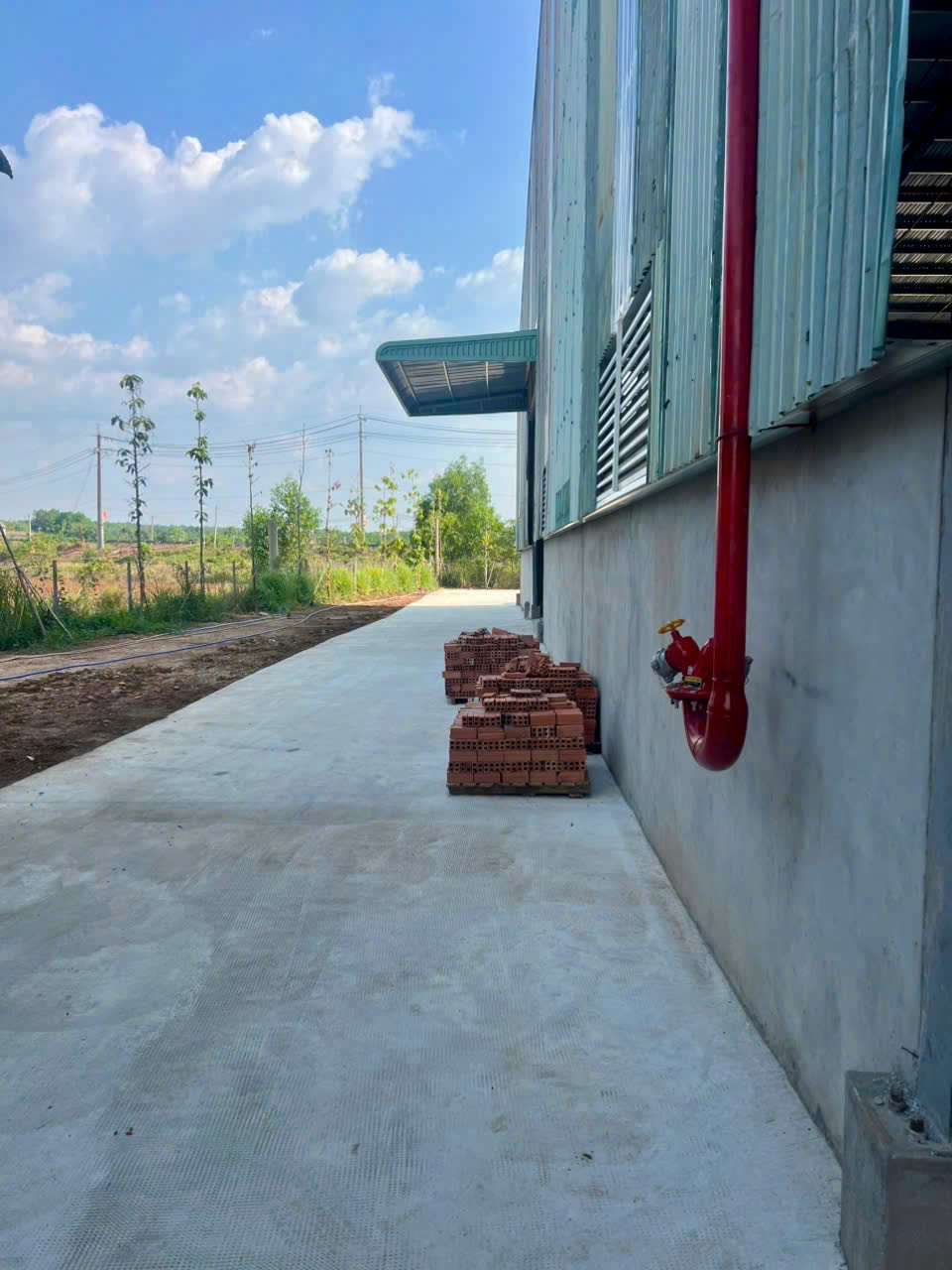 XN335 Xưởng cho thuê sản xuất ổn định lâu dài, với khuôn viên lớn, vị trí thuận lợi kết nối vùng