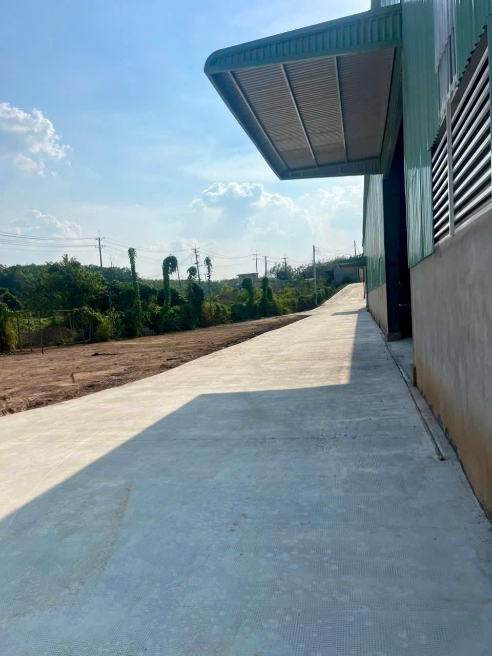 XN335 Xưởng cho thuê sản xuất ổn định lâu dài, với khuôn viên lớn, vị trí thuận lợi kết nối vùng