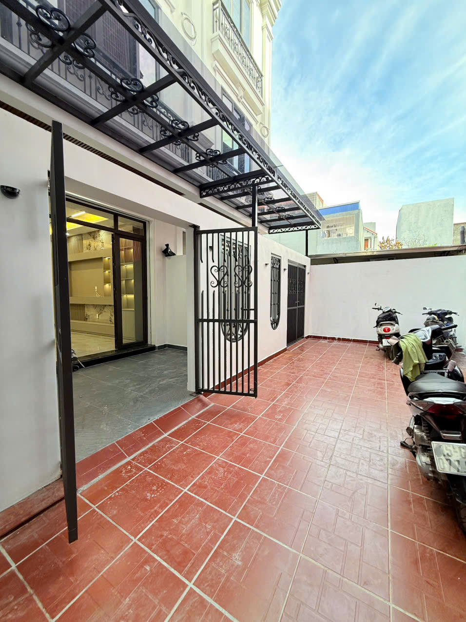 ACHỈ 4,25 TỶ SỞ HỮU NHÀ MỚI TINH TRUNG TÂM HỒ SEN

Diện tích 55m², thiết kế hiện đại, công năng đầy đủ: