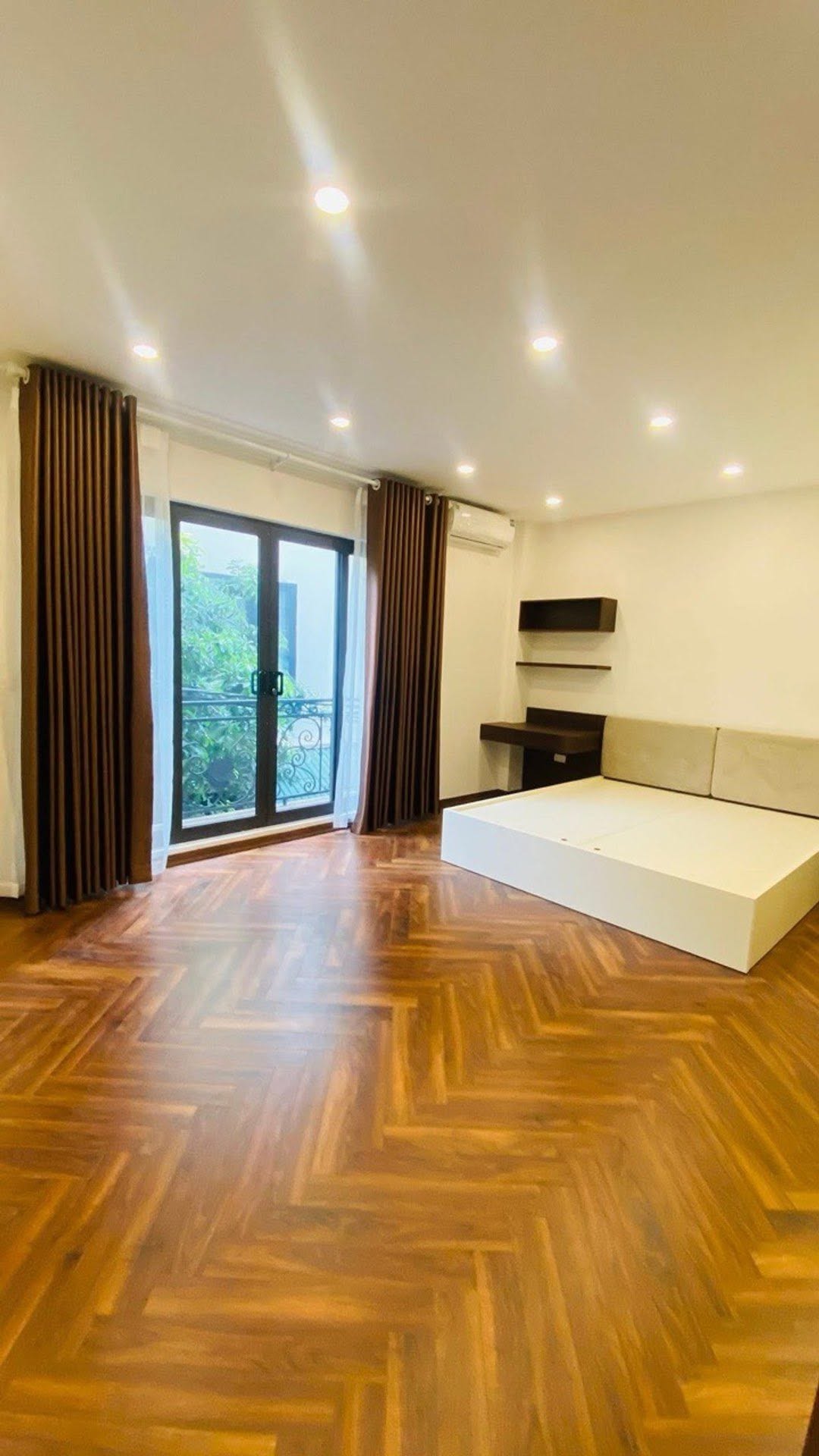 NHÀ MỚI- PHỐ TRƯỜNG LÂM VIỆT HƯNG - GARA Ô TÔ- THANG MÁY- 53m2. MT7,5 M - 7TẦNG