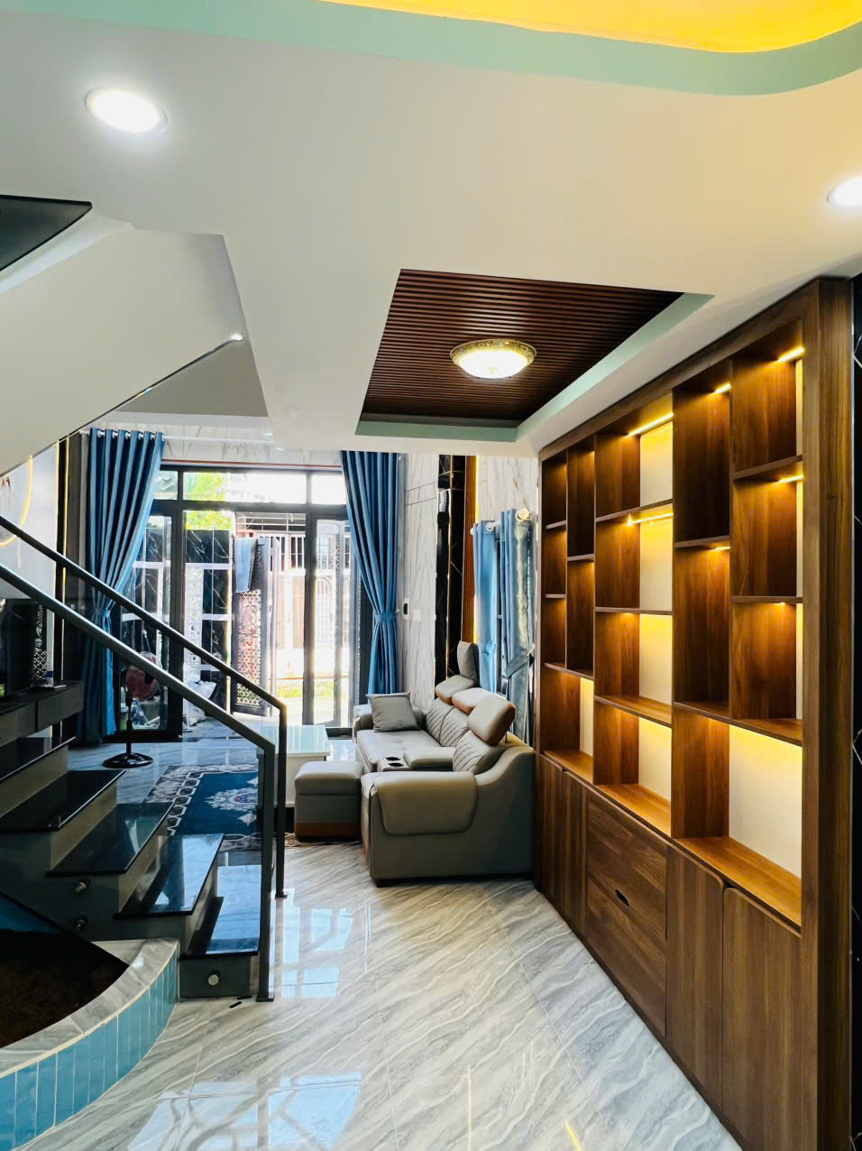 Nhà phố đẹp Tam Bình, Lô góc 2MT - 4 Tầng - Nhỉnh 5,5 tỷ – Đường 8m – Ôtô ngủ trước nhà