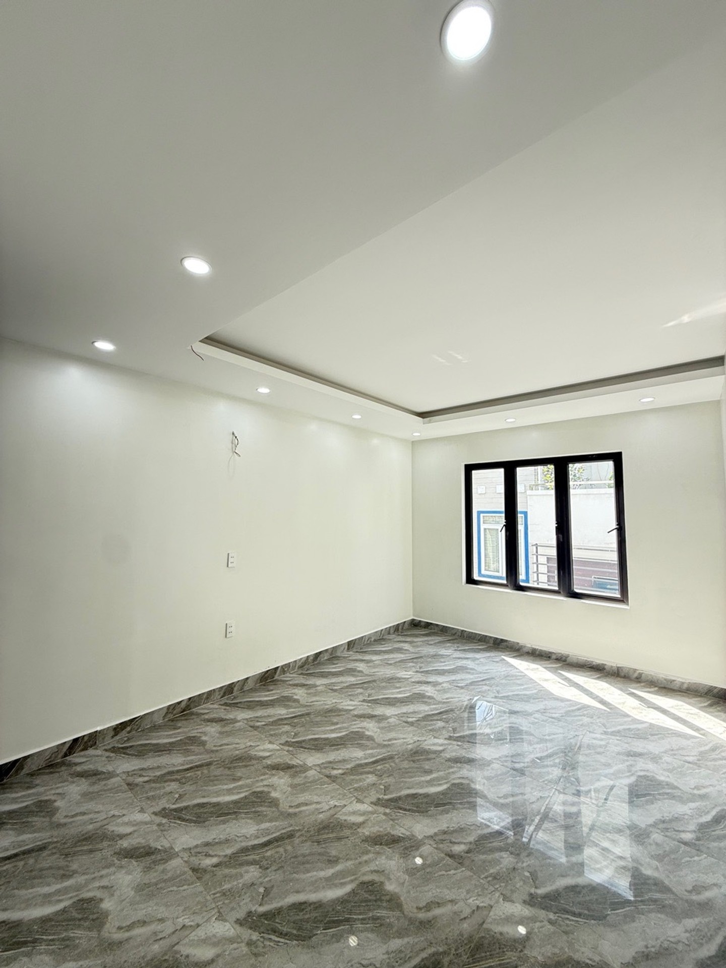 Bán nhà dân xây độc lập đường Trần Nguyên Hãn 50m² x 5 tầng