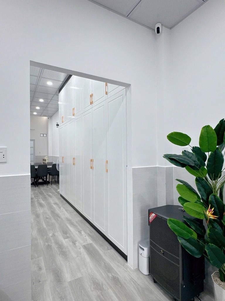 Nhỉnh 14 Tỷ  Xíu  Mặt Tiền Nguyễn Hồng Đào Tân Bình  4 Tầng Ngang 5m Bề Thế