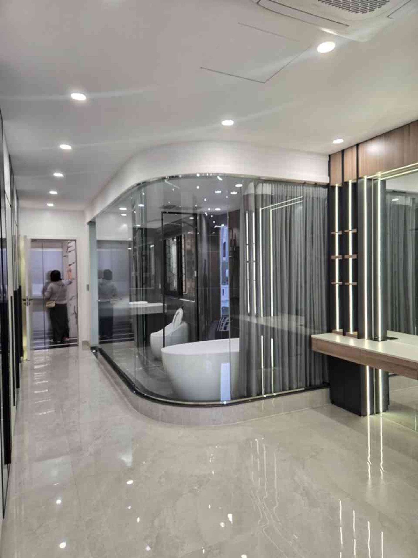 Siêu phẩm 7 tầng thang máy khu TĐC Tam Kỳ – Hàng hiếm trên thị trường.