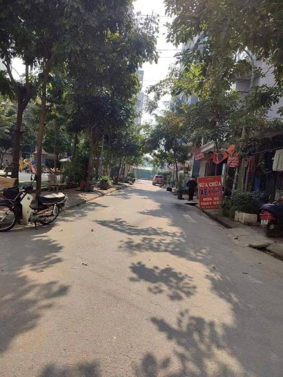 Nhà đẹp Ngọc Lâm Long Biên 11 tỷ 60m ô tô đỗ cửa