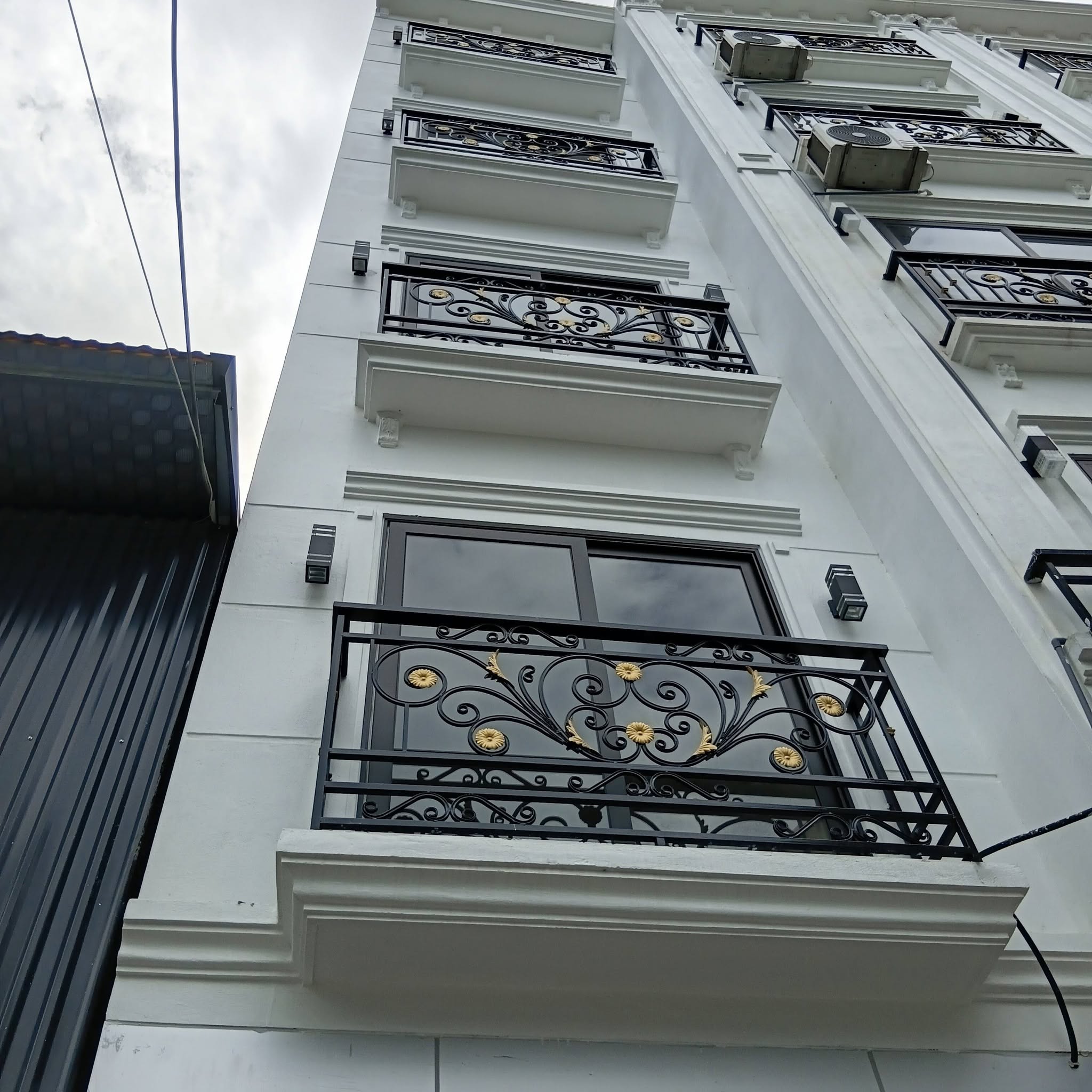 Bán nhà Ái Mộ Long biên gần phố giá 10 tỷ 55m,sổ đỏ