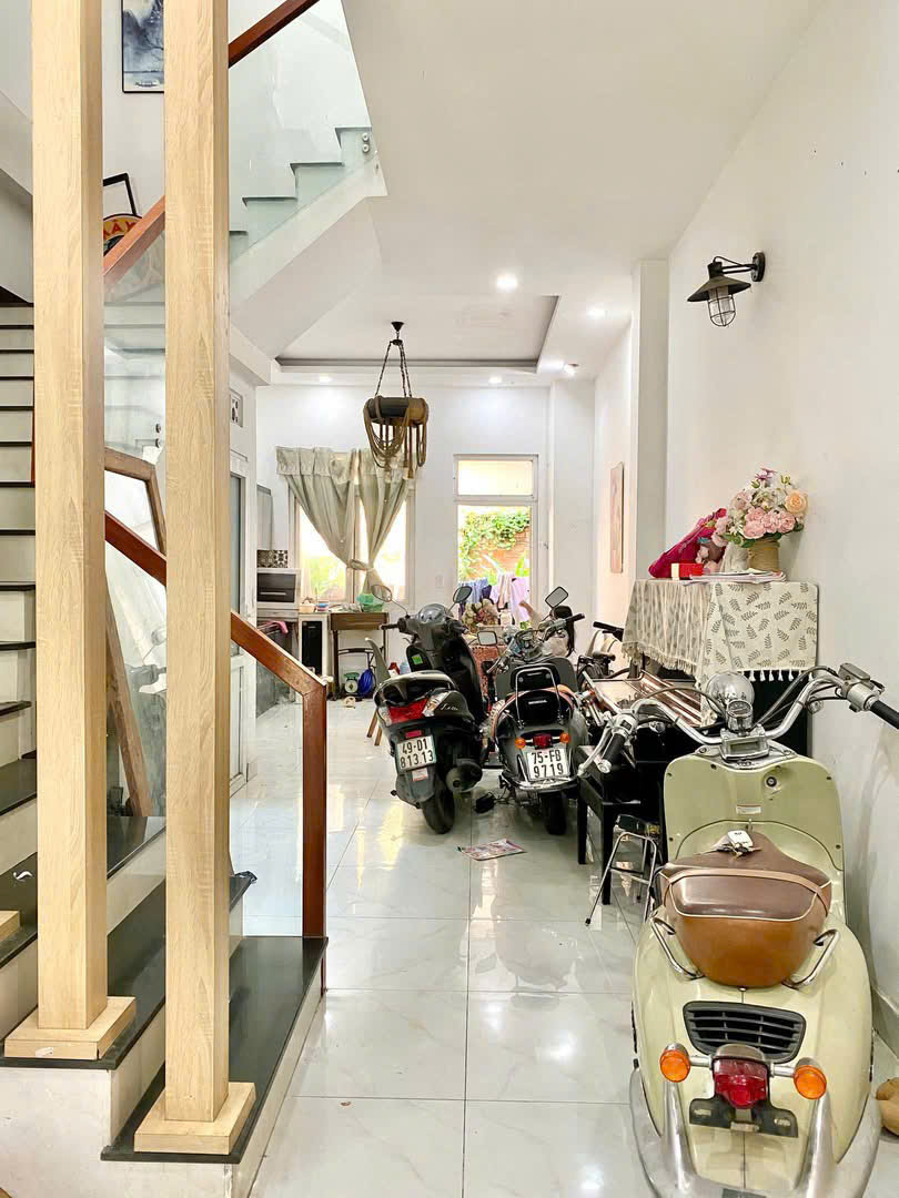 Bán nhà Đẹp Thủ Đức 3 Tầng Giá chỉ nhỉnh 6 Tỷ