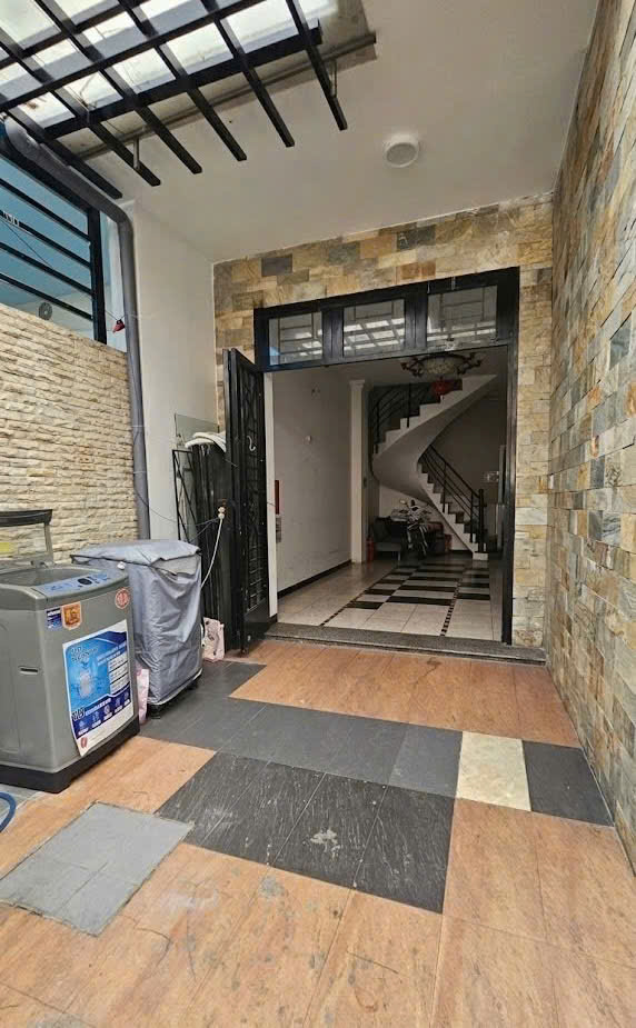 Nhà Hoàng Việt - QUẬN TÂN BÌNH - sổ vuông 4 x 15.5 (63 m2) - 12.9 tỷ
