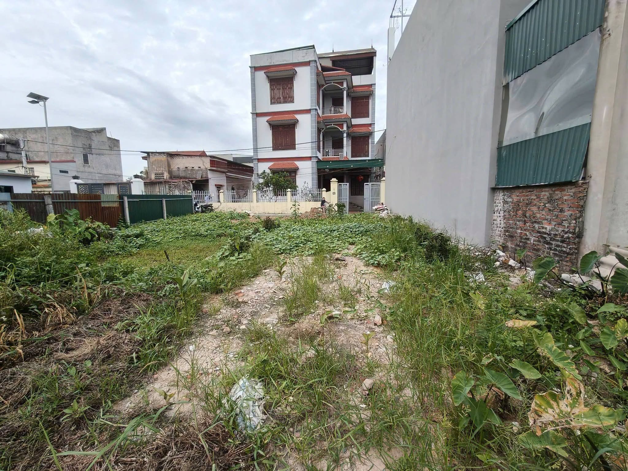 Sau lưng đấu giá, chia hai lô, 216m2, mt12m, 13.9 tỷ, Bắc Hồng, Đông Anh, ô tô, thông.