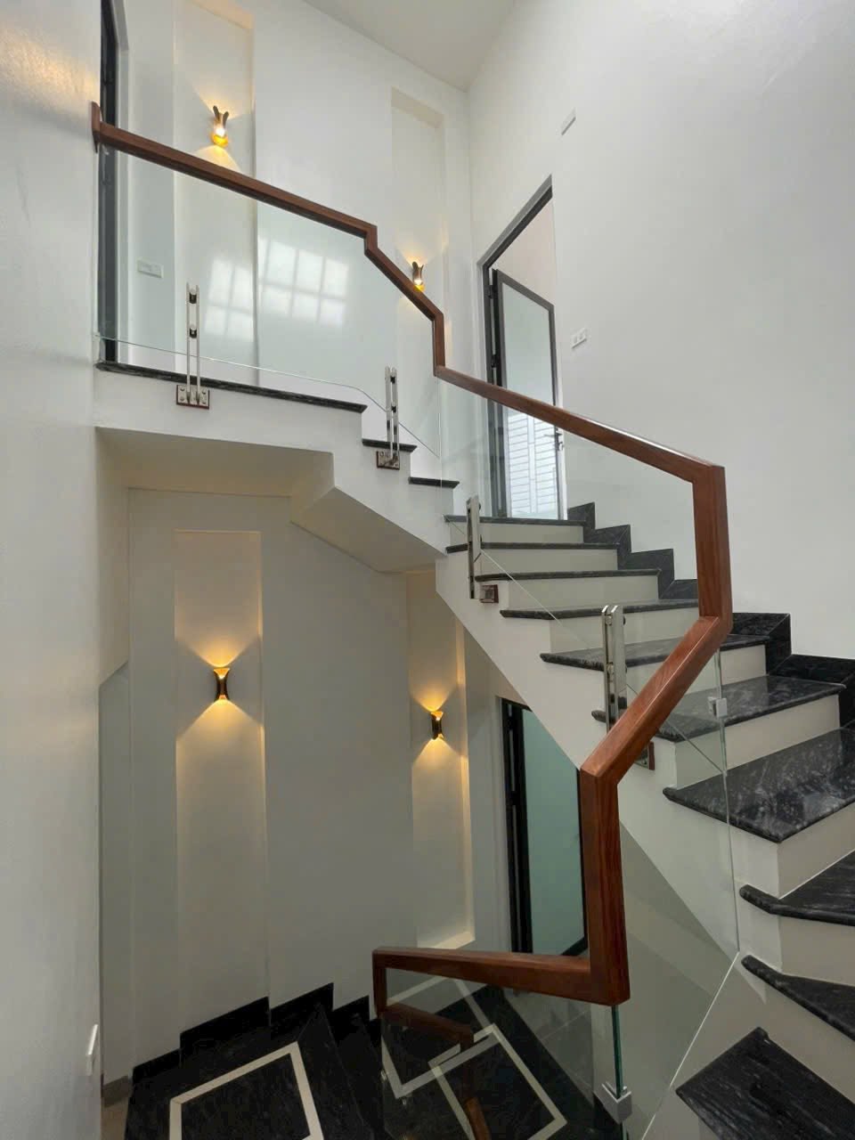 Bán nhà 3 tầng ngõ phố Đức Minh, ph Thanh Bình, TP HD, 52.5m2, mt 4.05m, 3 ngủ, 3 vs
