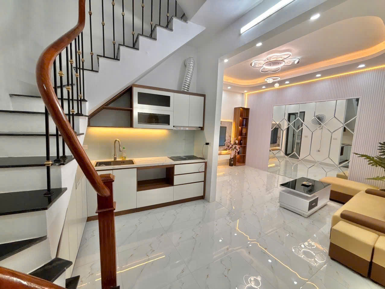 Bán nhà thọ lão lò đúc 5 tầng long lanh 2 thoáng 20m ra phố hai bà trưng