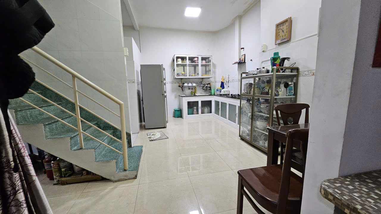 Bán nhà 2 tầng (5.8x12m) hẻm thông đường Cao Xuân Dục P12Q8 (P.Phú Định). Giá: 5.38 tỷ
