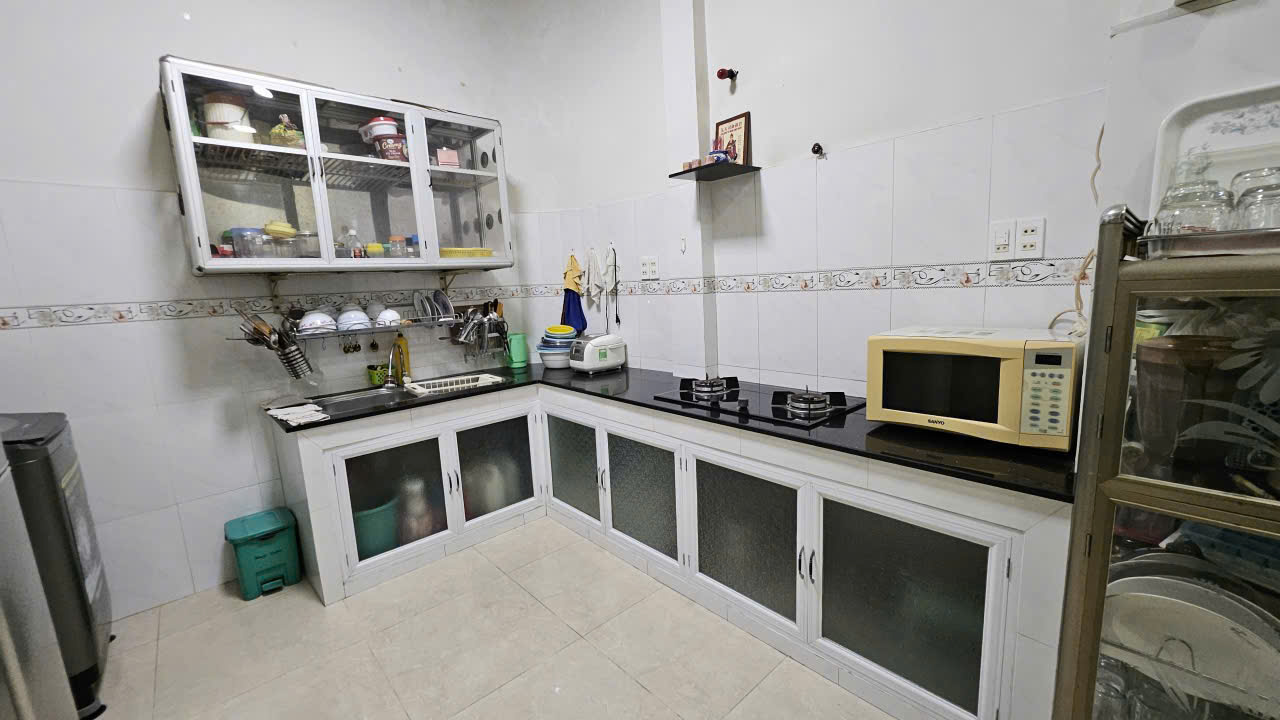 Bán nhà 2 tầng (5.8x12m) hẻm thông đường Cao Xuân Dục P12Q8 (P.Phú Định). Giá: 5.38 tỷ